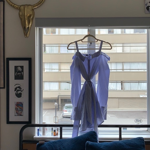 Off the shoulder stripped dress with front tie - Picture 3 of 7